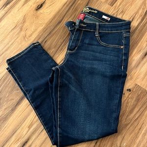 Size 11 short super skinny Arizona Jean comp.